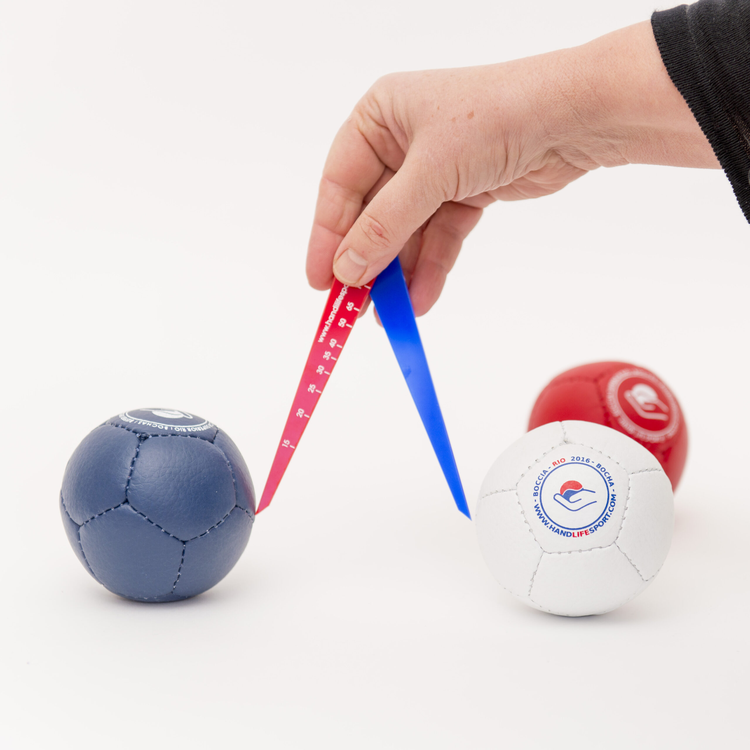 Small measuring caliper - measuring the distance between the target ball and blue ball